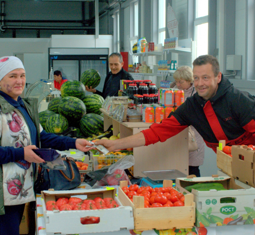 Продавцов пока маловато, но лиха беда начало!